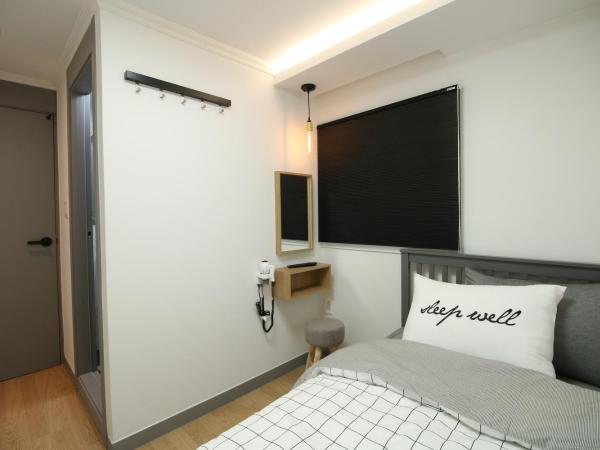 Heima Guesthouse Hongdae : photo 5 de la chambre chambre simple avec salle de bains privative