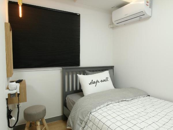 Heima Guesthouse Hongdae : photo 9 de la chambre chambre simple avec salle de bains privative