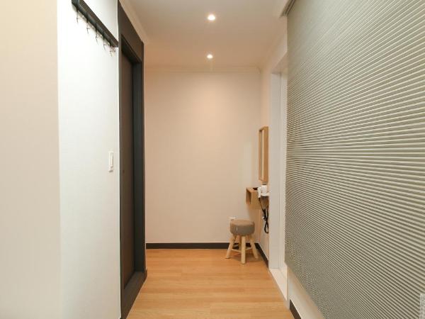 Heima Guesthouse Hongdae : photo 4 de la chambre chambre double deluxe avec balcon