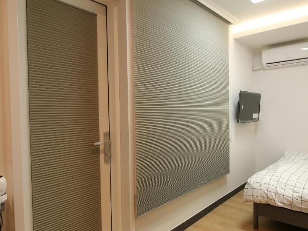 Heima Guesthouse Hongdae : photo 7 de la chambre chambre double deluxe avec balcon