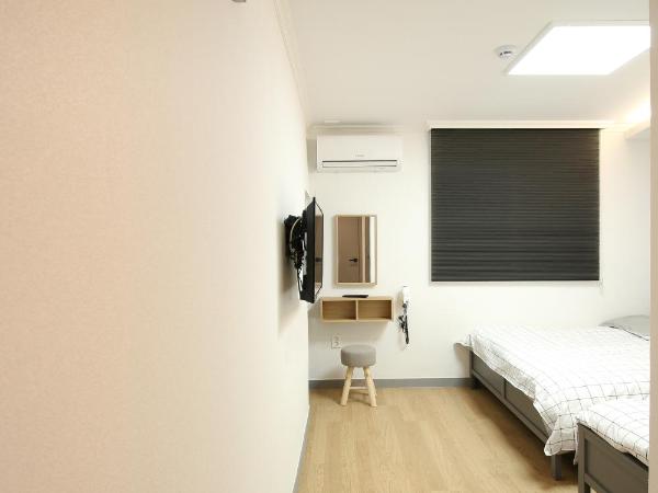 Heima Guesthouse Hongdae : photo 9 de la chambre chambre triple avec salle de bains privative