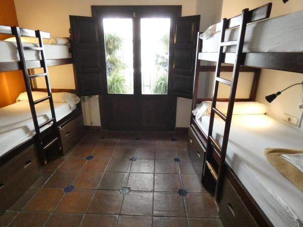 Oasis Backpackers' Hostel Granada : photo 2 de la chambre lit dans dortoir mixte de 8 lits 