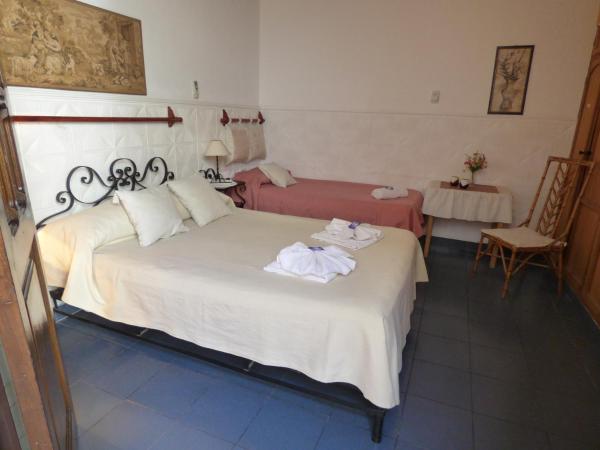 Sayta Hostal : photo 8 de la chambre chambre triple avec salle de bains privative