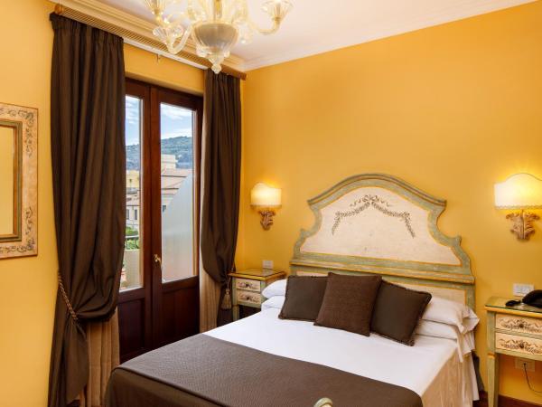 Hotel Palazzo Guardati : photo 3 de la chambre chambre simple de luxe - vue sur mer