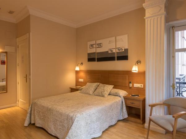 Hostal Santillan : photo 6 de la chambre chambre double supérieure - vue sur la gran via