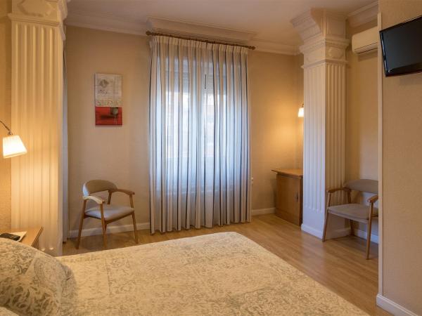 Hostal Santillan : photo 7 de la chambre chambre double supérieure - vue sur la gran via