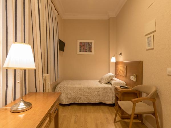 Hostal Santillan : photo 1 de la chambre chambre simple avec salle de bains privative