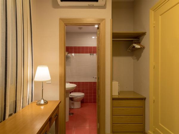 Hostal Santillan : photo 4 de la chambre chambre simple avec salle de bains privative