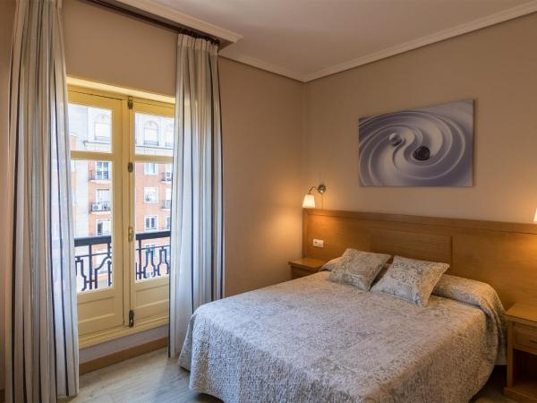 Hostal Santillan : photo 1 de la chambre chambre double avec salle de bains privative