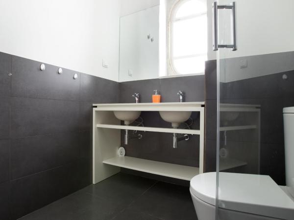 Best Guest Porto Hostel : photo 4 de la chambre chambre lits jumeaux avec salle de bains privative