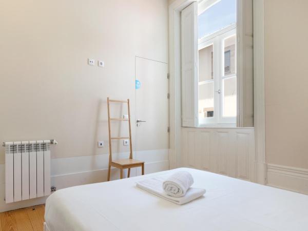 Best Guest Porto Hostel : photo 2 de la chambre chambre double avec salle de bains privative