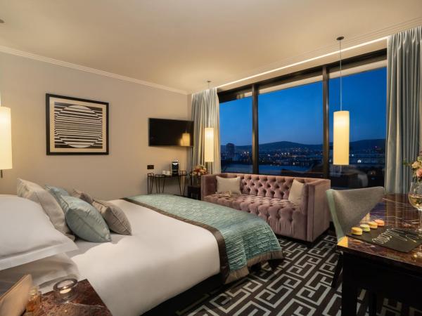 The Fitzwilliam Hotel Belfast : photo 3 de la chambre hébergement lit king-size signature avec vue