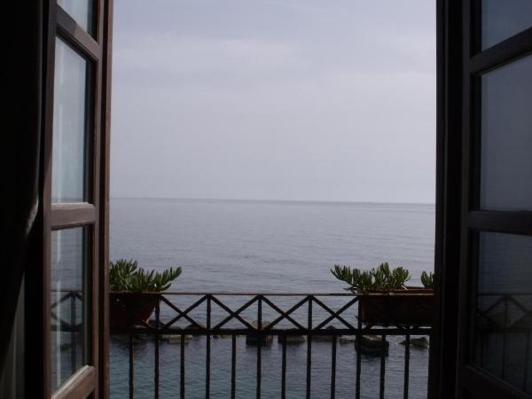 Domus Mariae Albergo : photo 1 de la chambre chambre simple avec balcon - vue sur mer