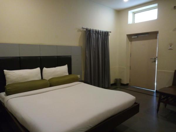 Taj Mahal Hotel Abids : photo 2 de la chambre chambre double ou lits jumeaux standard