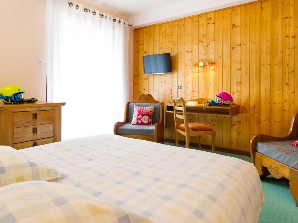 Hôtel Les Soldanelles : photo 1 de la chambre chambre familiale - vue sur montagne