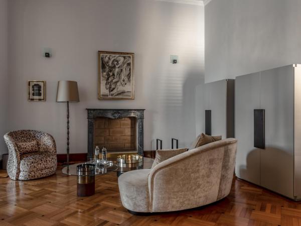 La Fiermontina Palazzo Bozzi Corso Hotel : photo 1 de la chambre suite deluxe avec balcon - vue sur ville