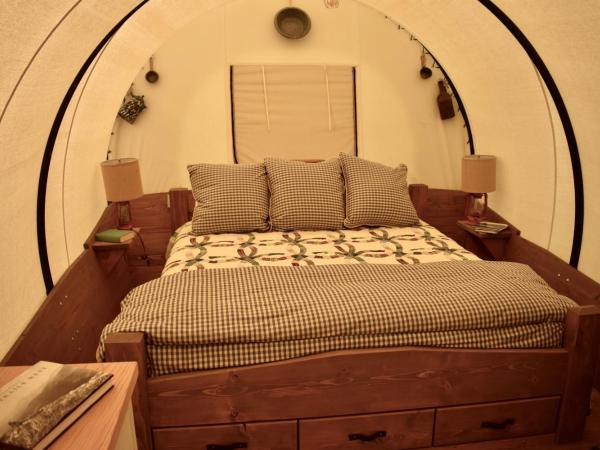 Orr Family Farm & RR, LLC : photo 9 de la chambre glamping wagon 2