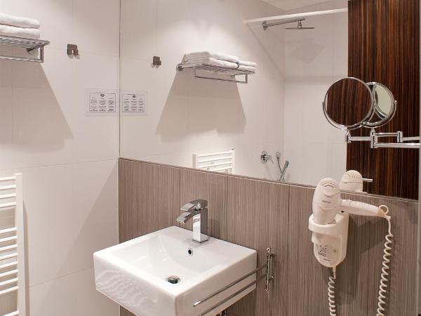 Hotel PurPur : photo 5 de la chambre chambre double ou lits jumeaux avec parking gratuit