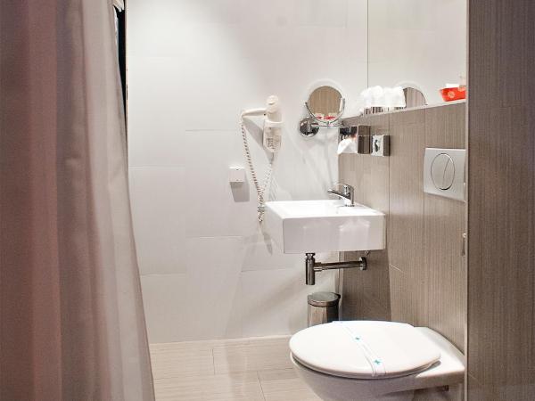 Hotel PurPur : photo 6 de la chambre chambre double ou lits jumeaux avec parking gratuit