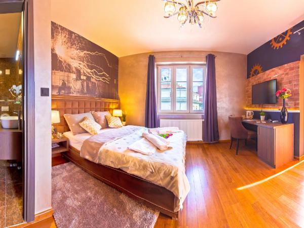 Seven Stories Rooms, 4th Floor, no elevator : photo 1 de la chambre chambre double deluxe avec balcon