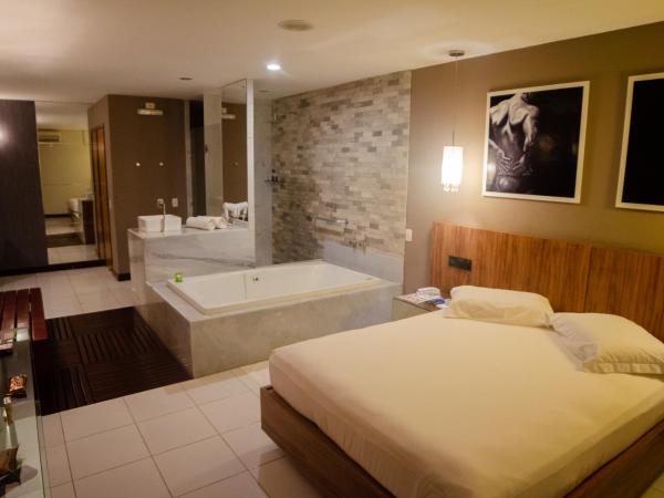 Status Motel : photo 3 de la chambre chambre double avec baignoire spa