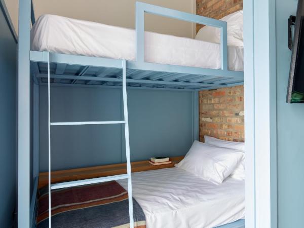 The Chicago Hotel Collection Wrigleyville : photo 4 de la chambre suite lit queen-size avec terrasse