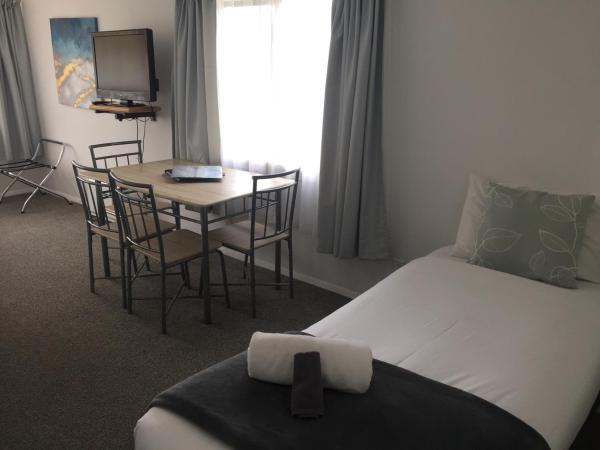 Fairway Motel & Apartments : photo 1 de la chambre studio familial