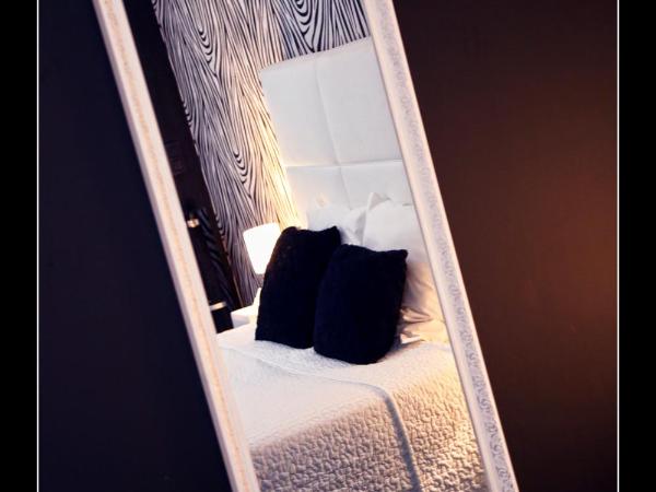 V E R O N E - Rooms & Suites - Liège - Rocourt : photo 2 de la chambre chambre double avec balcon