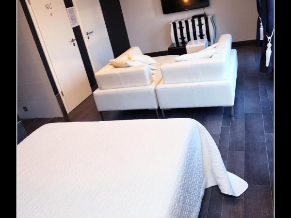 V E R O N E - Rooms & Suites - Liège - Rocourt : photo 7 de la chambre chambre double avec balcon