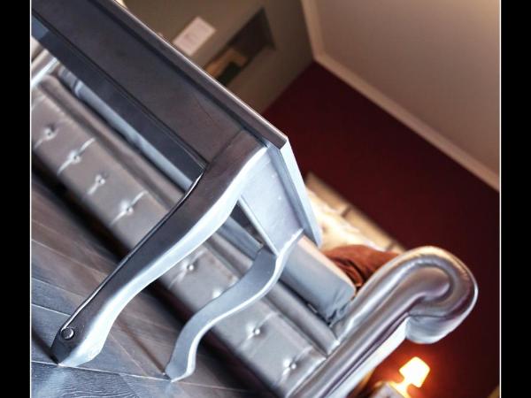 V E R O N E - Rooms & Suites - Liège - Rocourt : photo 2 de la chambre chambre double avec baignoire spa