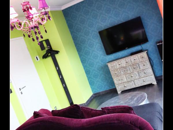 V E R O N E - Rooms & Suites - Liège - Rocourt : photo 7 de la chambre chambre double avec baignoire spa