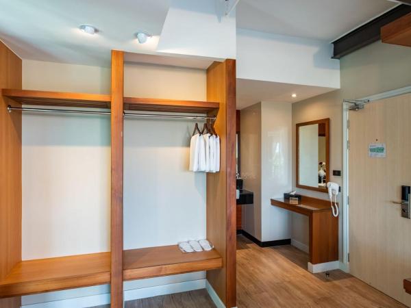 Dang Derm In The Park Khaosan : photo 2 de la chambre suite triple