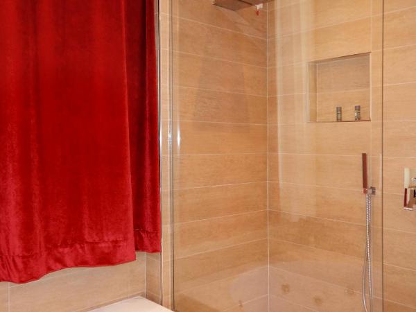 Arena Luxury Suite : photo 9 de la chambre chambre double ou lits jumeaux supérieure - vue sur jardin