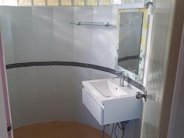 Sunrise Beach Resort : photo 10 de la chambre bungalow - côté plage