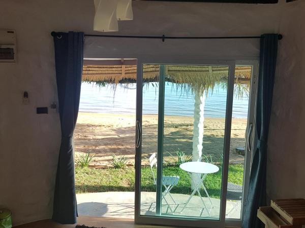 Sunrise Beach Resort : photo 8 de la chambre bungalow - côté plage