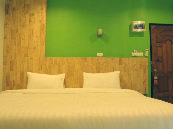 Graphic House @ Chiang Rai : photo 2 de la chambre chambre double ou lits jumeaux deluxe avec balcon