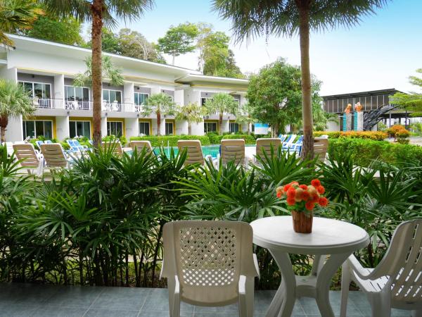 Gypsy Sea View Resort : photo 5 de la chambre chambre lits jumeaux - vue sur piscine