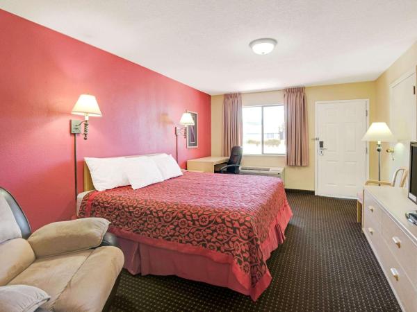 Days Inn by Wyndham East Albuquerque : photo 5 de la chambre chambre lit king-size - non-fumeurs