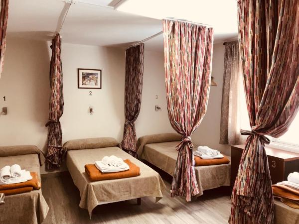 Hostal LIWI : photo 2 de la chambre lit simple dans dortoir pour femmes