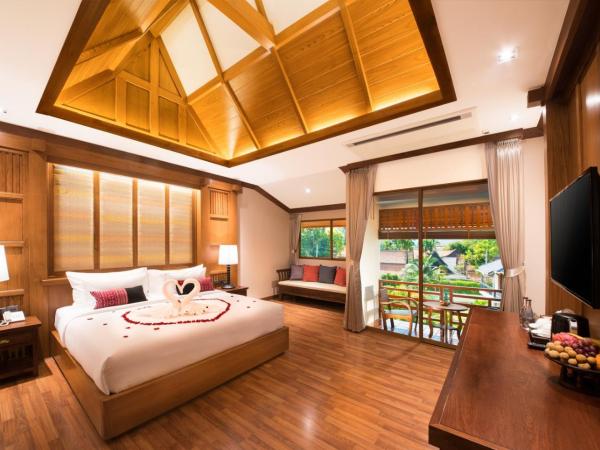 Phra Singh Village : photo 5 de la chambre hébergement de luxe avec balcon 