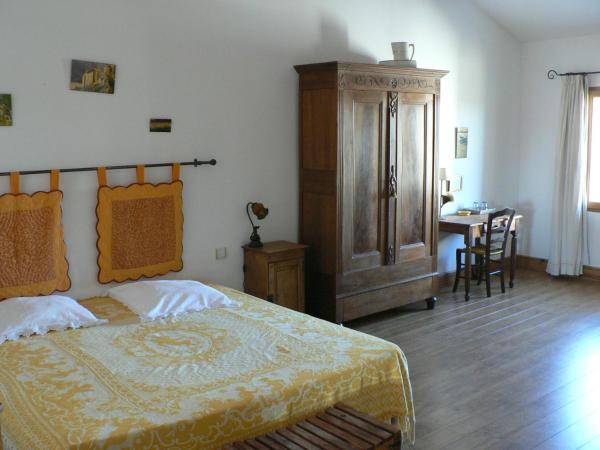 Chambres d'hôtes Domaine de Beaupré : photo 4 de la chambre chambre triple