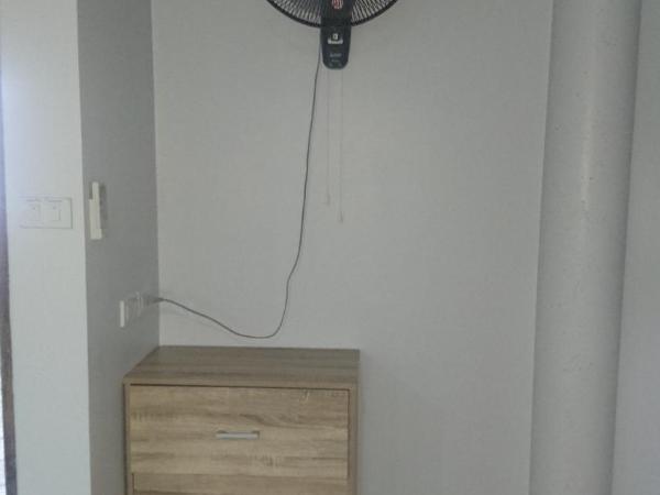 Easy Rooms and Minimart : photo 8 de la chambre chambre double avec balcon (3 adultes)