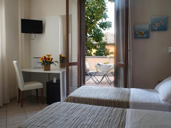 Hotel EMI : photo 5 de la chambre chambre double ou lits jumeaux avec terrasse