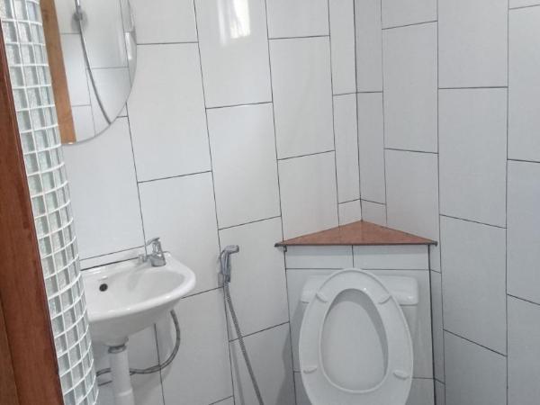 Easy Rooms and Minimart : photo 5 de la chambre chambre double avec balcon (2 adultes + 1 enfant)