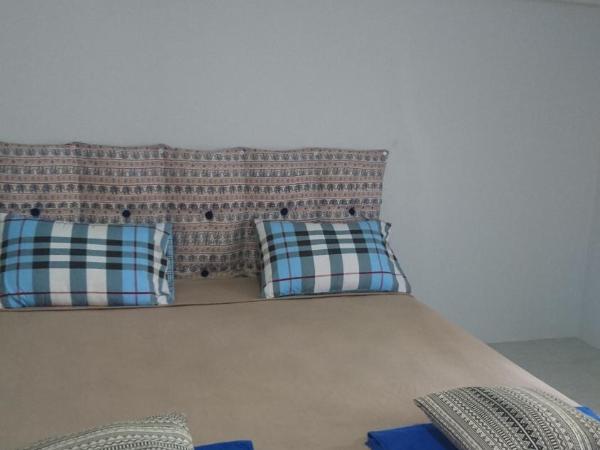 Easy Rooms and Minimart : photo 1 de la chambre chambre double avec balcon (2 adultes + 1 enfant)