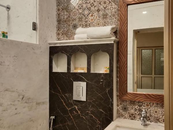 Laxmi Palace Heritage Boutique Hotel : photo 6 de la chambre family room free pick up on arrival only from train or bus station (8am-8pm)