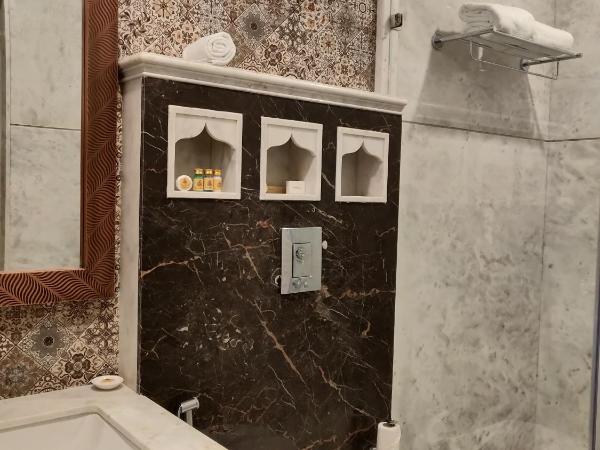 Laxmi Palace Heritage Boutique Hotel : photo 10 de la chambre family suite free pick up on arrival only from train or bus station (8am-8pm)