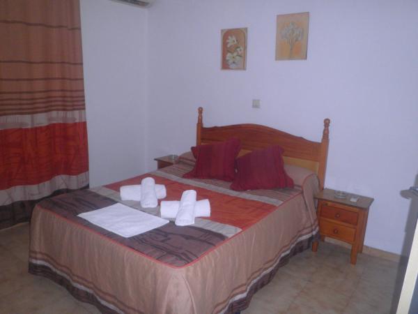 Pension Gran Plaza : photo 4 de la chambre chambre simple avec salle de bains 