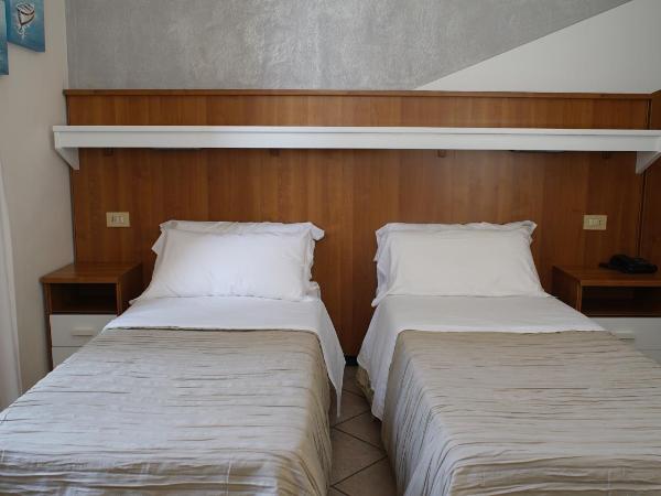 Hotel EMI : photo 6 de la chambre chambre double ou lits jumeaux avec terrasse