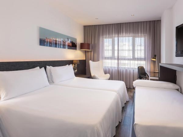 Hotel Cádiz Paseo del Mar, Affiliated by Meliá : photo 1 de la chambre chambre triple